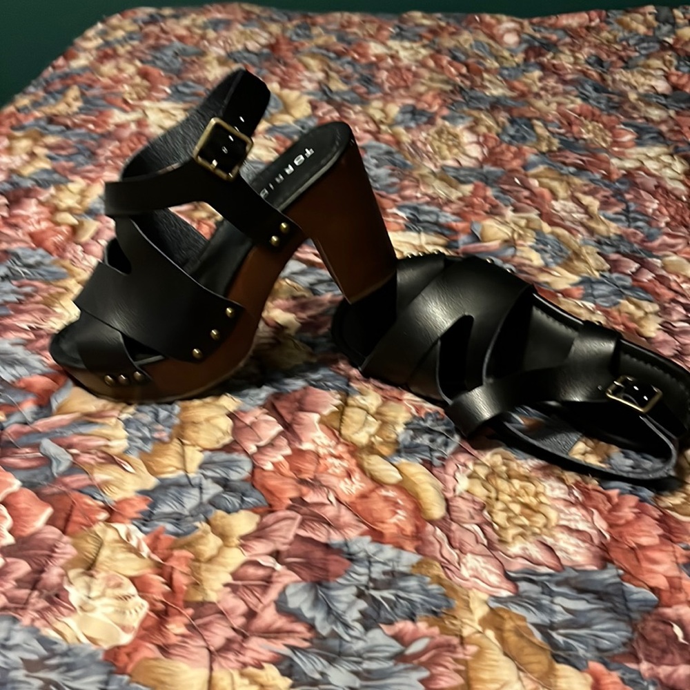 Torrid platform sandles